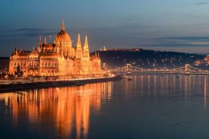 Стартиран голям фотоволтаичен проект за директно захранване на изчислителни съоръжения