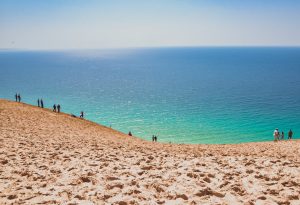 Китайският производител на електромобили Zeekr разкрива нови снимки на първия си хибриден модел · TechNode