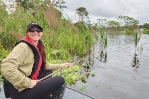 Двама бивши оператори на химически заводи, задържани след като водата в кладенеца почервеня в Баодин