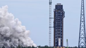 Китайският тест на лунната ракета бележи крайъгълен камък в довеждането на астронавти на Луната
