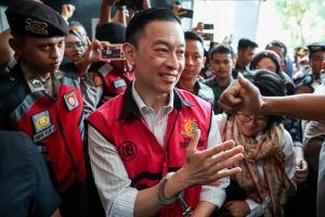 Китайски медицински екип извършва дистанционна 5G роботизирана очна операция на над 4000 км