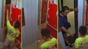 Китайско момче остава спокойно, като възпява класически стихове, докато е хванато в капан, печели онлайн похвали