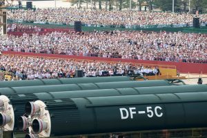 Китай разкрива нови военни оръжейни системи по време на парада на V-Day