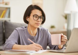Time Management Tips for Students Working Online While Traveling