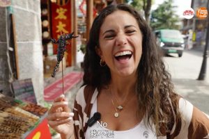 Приключението на италиански блогър в Юнан: Прегръщане на оживения местен живот