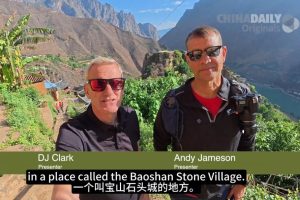 Британски авантюристи представят двойни изживявания в Lijiang