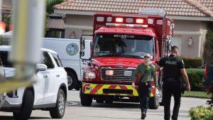 Двама загинаха, след като малък самолет на път за помощ при урагана до Ямайка се разби в предградие на Флорида