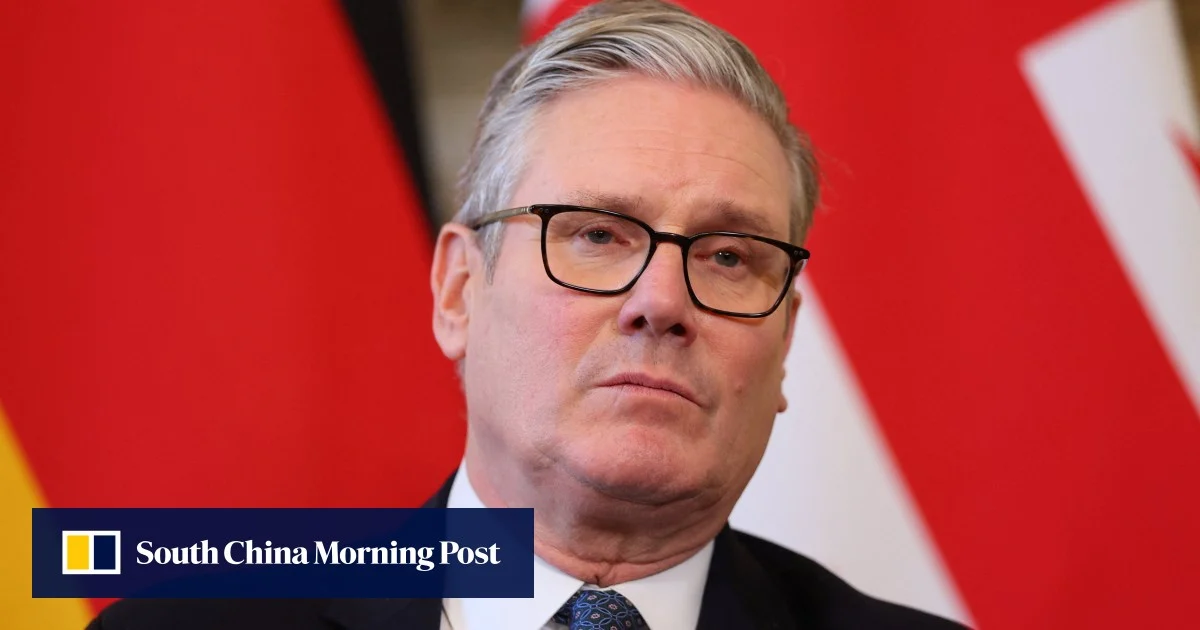 Премиерът Стармър стартира TikTok въпреки правителствената забрана