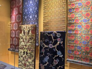 Музеят в Лхаса открива изложба за култура на коприната