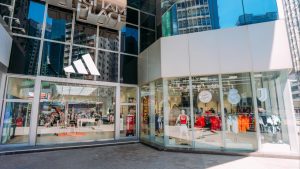 Adidas съжалява за инцидента с пробната зала в Хонг Конг, обещава преглед на поверителността