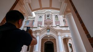 Президентът на университета в Хонконг обещава да стимулира хуманитарните науки на фона на натиска на ИИ другаде