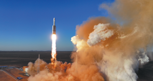 Търговска ракета прави първи полет